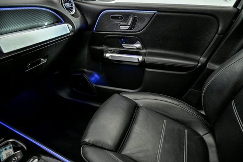 Used 2021 Mercedes-Benz GLB 250 4MATIC image 23