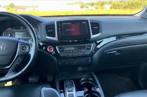 Used 2017 Honda Pilot Touring image 7