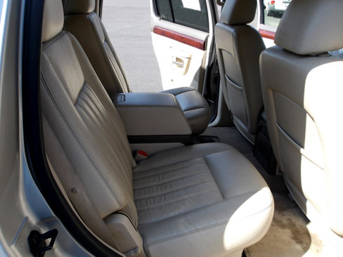 Used 2004 Lincoln Aviator AWD image 12