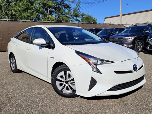 Used 2017 Toyota Prius Three image 1