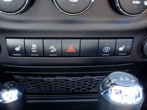 Used 2016 Jeep Wrangler Unlimited Sahara w/ Connectivity Group image 26