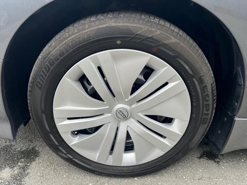 Used 2025 Nissan Leaf S image 46