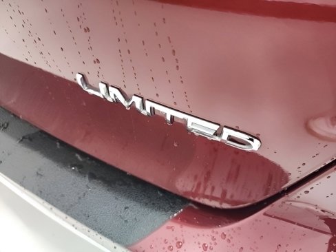 Used 2018 Chrysler Pacifica Limited image 14
