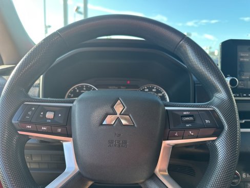 Used 2022 Mitsubishi Outlander ES image 6