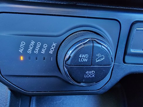 Used 2023 Jeep Renegade Trailhawk image 24