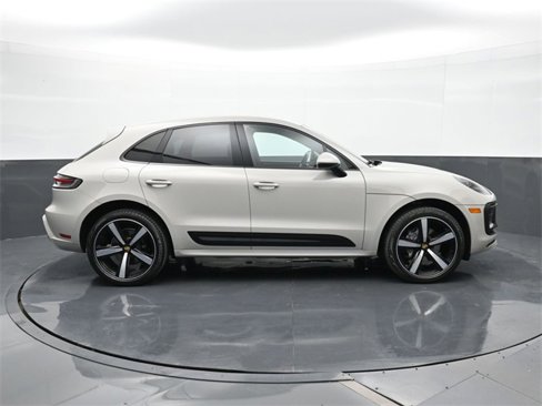 Certified 2022 Porsche Macan image 28