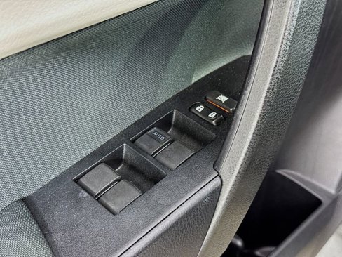 Used 2016 Toyota Corolla LE image 12