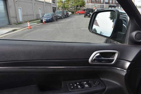 Used 2019 Jeep Grand Cherokee Limited w/ Luxury Group II image 11