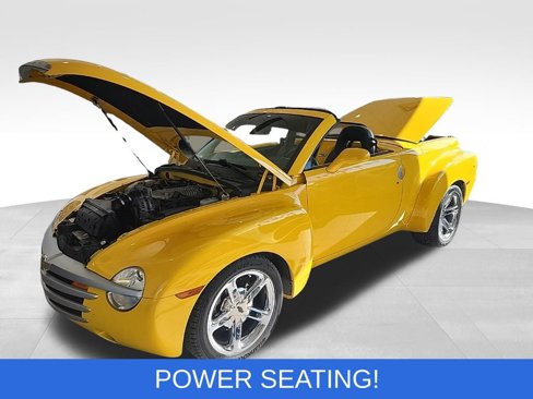 Used 2004 Chevrolet SSR w/ Preferred Equipment Group image 3