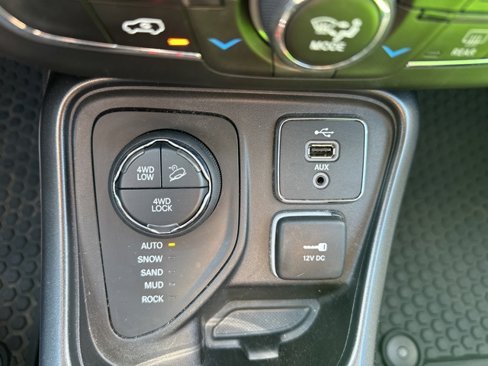 Used 2018 Jeep Compass Trailhawk w/ Navigation Group image 24