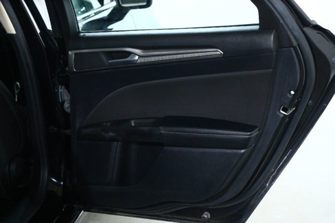 Used 2020 Ford Fusion SE image 31