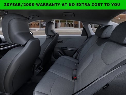 New 2025 Kia K4 LXS image 18