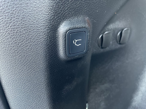 Used 2019 Jeep Cherokee Limited image 30