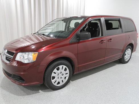 Used 2018 Dodge Grand Caravan SE image 3