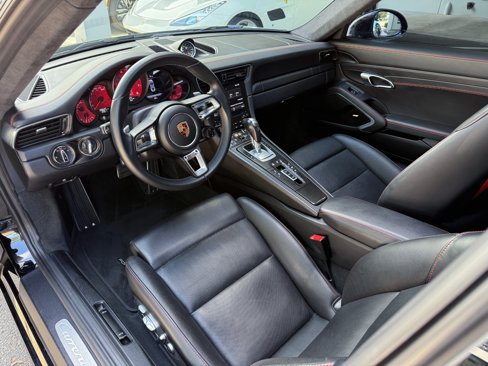 Used 2017 Porsche 911 Carrera 4S image 2
