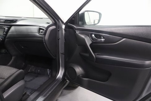 Used 2018 Nissan Rogue SV w/ Premium Package image 13