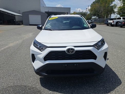 Used 2021 Toyota RAV4 LE image 9