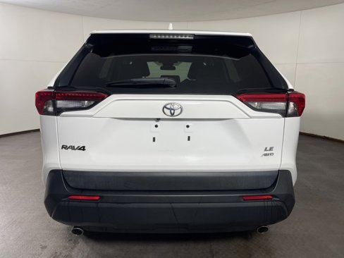 Used 2022 Toyota RAV4 LE image 6
