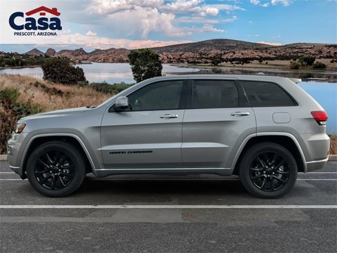 Used 2019 Jeep Grand Cherokee Altitude image 3