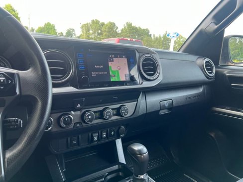 Used 2019 Toyota Tacoma TRD Sport image 24