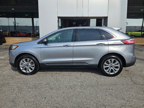 Used 2022 Ford Edge Titanium image 3