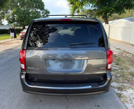 Used 2020 Dodge Grand Caravan SXT image 9
