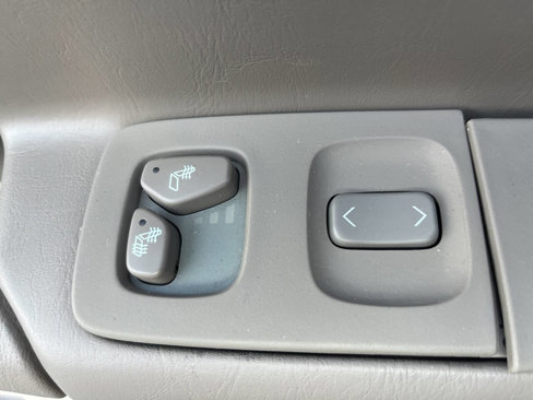 Used 2005 Cadillac De Ville w/ Deville Premium Package image 22