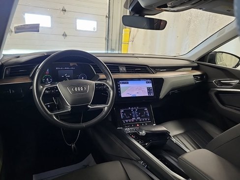 Used 2019 Audi e-tron Premium Plus image 4