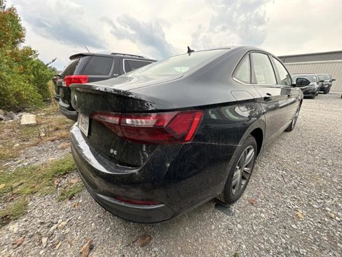 Used 2024 Volkswagen Jetta SE image 5