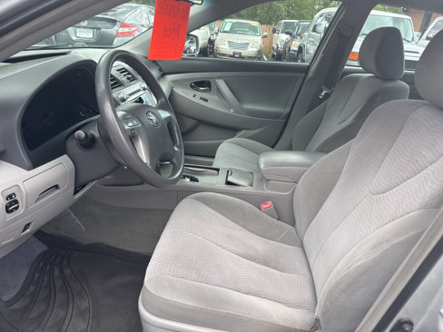 Used 2011 Toyota Camry LE image 9