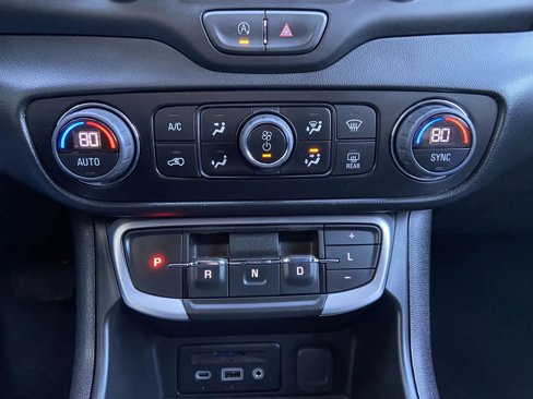 Used 2023 GMC Terrain SLT image 15