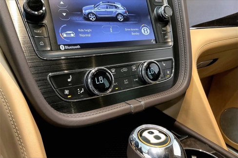 Used 2019 Bentley Bentayga image 33