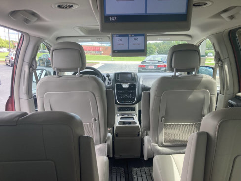Used 2013 Chrysler Town & Country Touring-L w/ Premium Group image 23