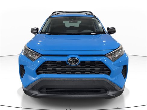 Used 2020 Toyota RAV4 LE image 3