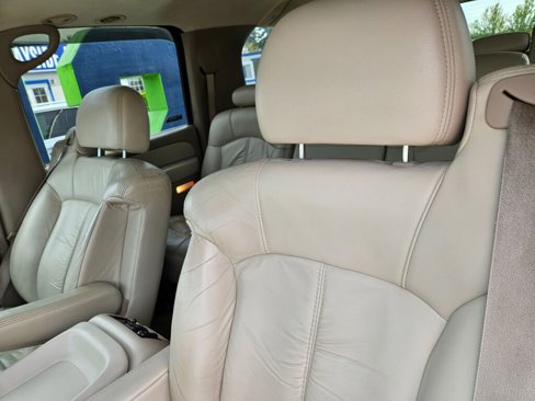 Used 2002 Chevrolet Suburban LT image 12