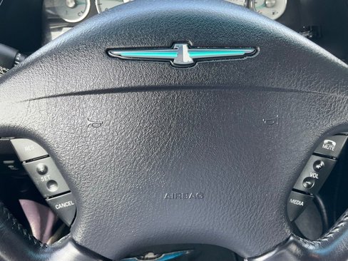 Used 2005 Ford Thunderbird image 29