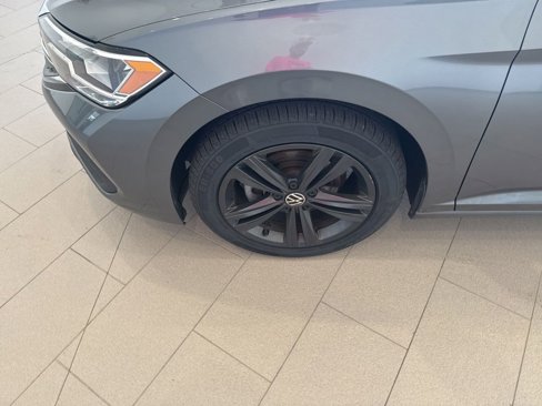 Used 2023 Volkswagen Jetta SE w/ Panoramic Sunroof Package image 11