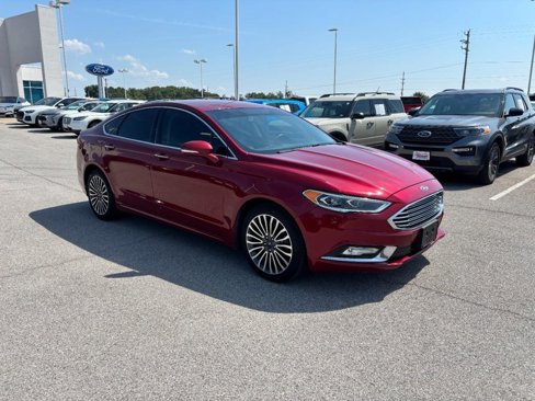 Used 2017 Ford Fusion SE w/ Fusion SE Technology Package image 2