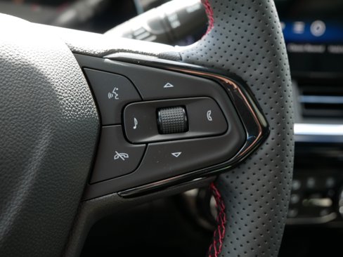 New 2025 Chevrolet Trax RS w/ Sunroof Package image 25