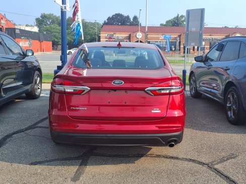 Used 2020 Ford Fusion SE image 6