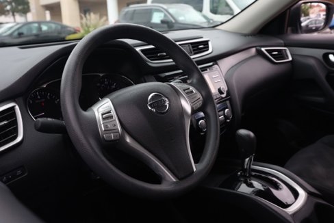 Used 2015 Nissan Rogue SV w/ SV Moonroof Package image 14