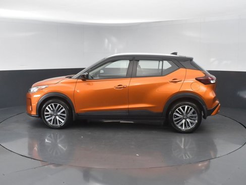 Used 2023 Nissan Kicks SV image 3