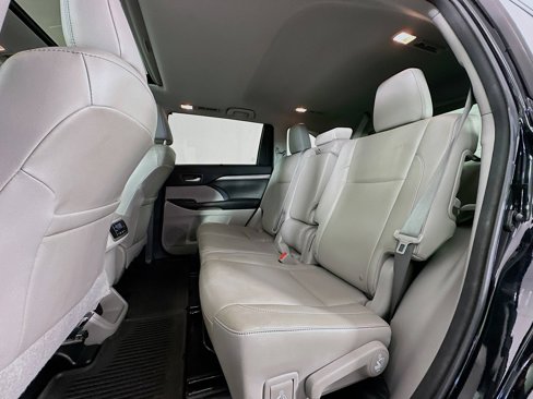 Used 2015 Toyota Highlander XLE image 26