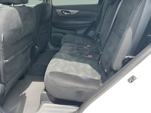 Used 2016 Nissan Rogue SV image 30