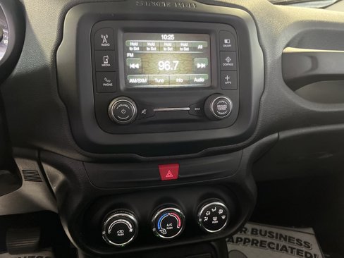 Used 2017 Jeep Renegade Altitude image 19