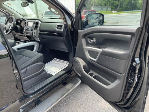 Used 2017 Nissan Titan SV image 25