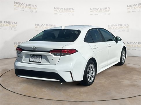 Used 2021 Toyota Corolla LE image 5