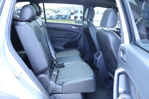 Used 2022 Volkswagen Tiguan SE R-Line image 10