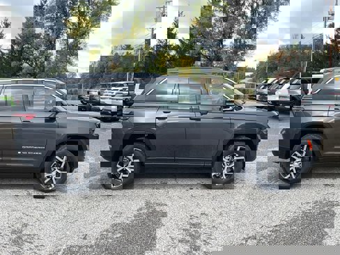 New 2025 Jeep Grand Cherokee Limited w/ Trailer Tow Package image 4