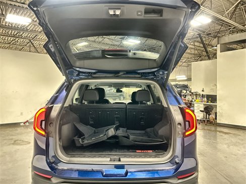 Used 2023 GMC Terrain SLE w/ Driver Convenience Package image 19